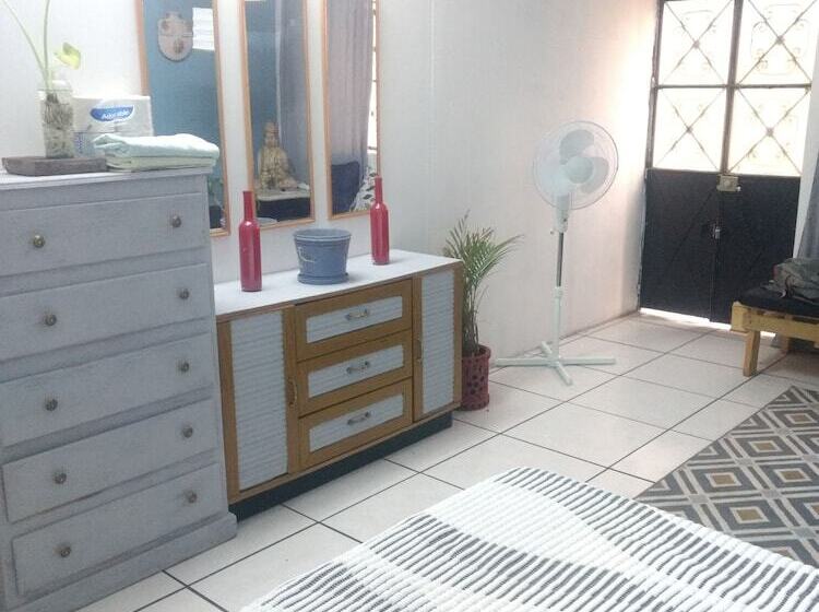 فندق Hostal Gato Azul Habitaciones Privadas
