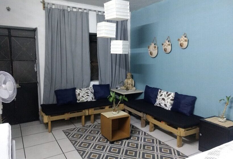 فندق Hostal Gato Azul Habitaciones Privadas