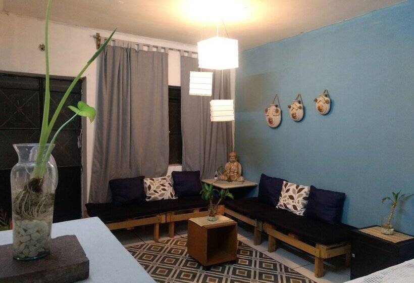 فندق Hostal Gato Azul Habitaciones Privadas