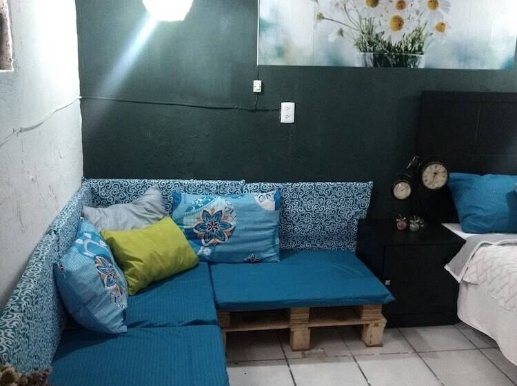 فندق Hostal Gato Azul Habitaciones Privadas