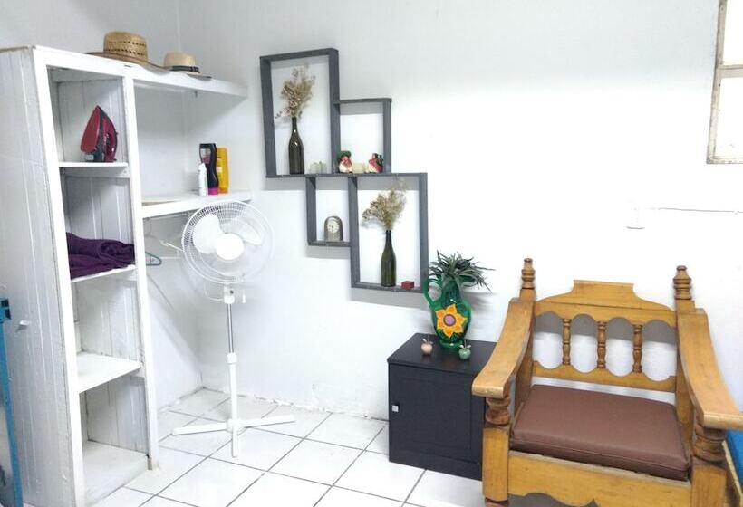 فندق Hostal Gato Azul Habitaciones Privadas