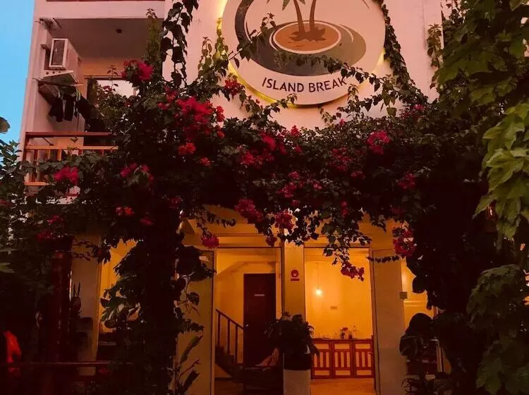 هتل Island Break