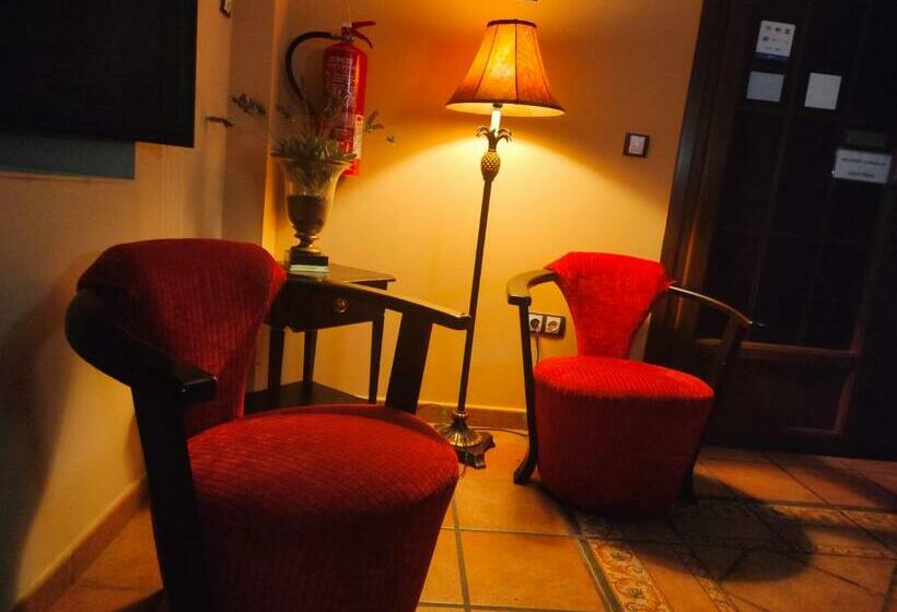 فندق El Cuartel De Lugueros