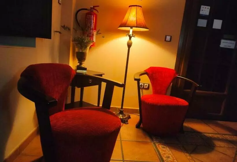 هتل El Cuartel De Lugueros