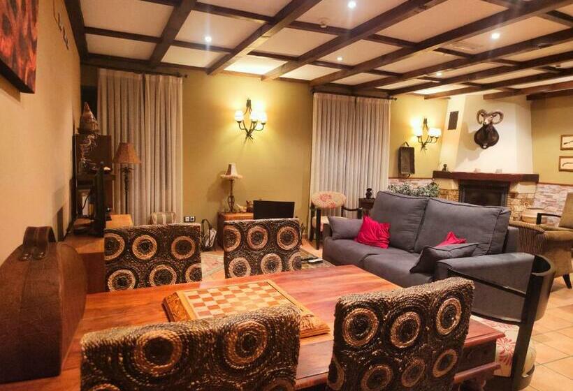 فندق El Cuartel De Lugueros