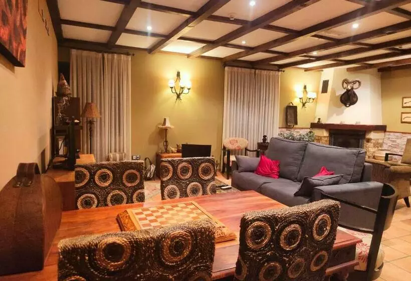 هتل El Cuartel De Lugueros