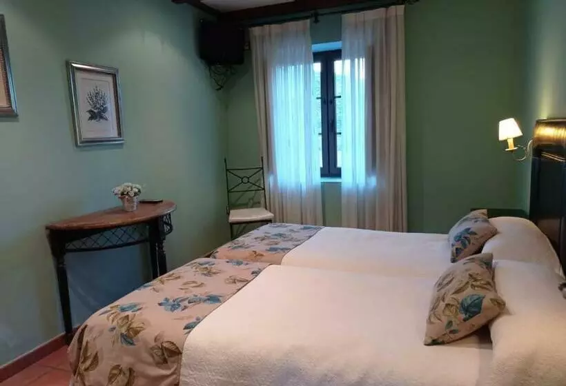 هتل El Cuartel De Lugueros