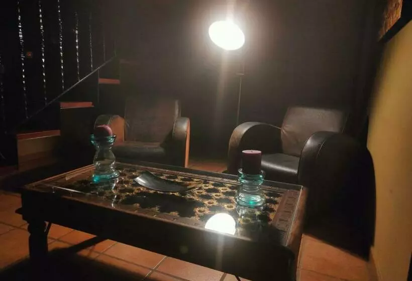 هتل El Cuartel De Lugueros