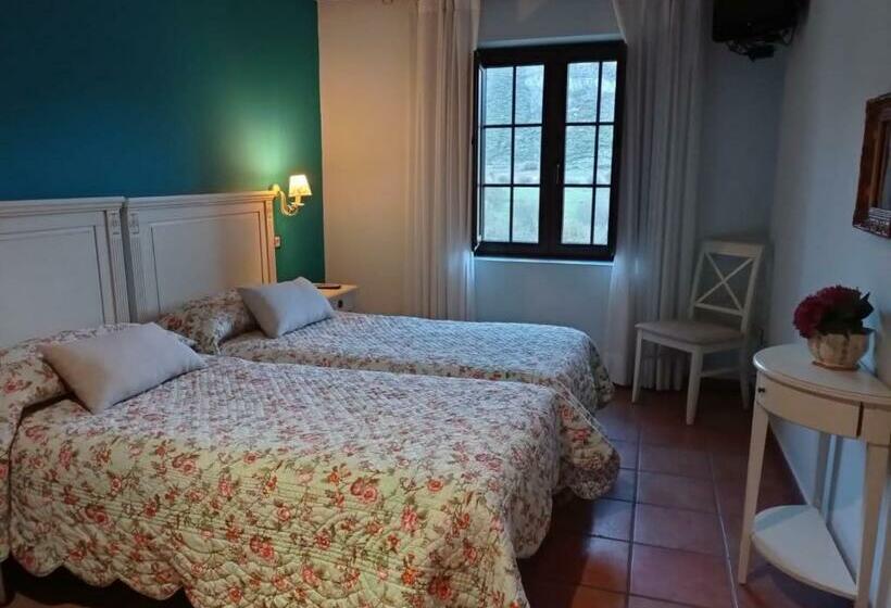 Отель El Cuartel De Lugueros