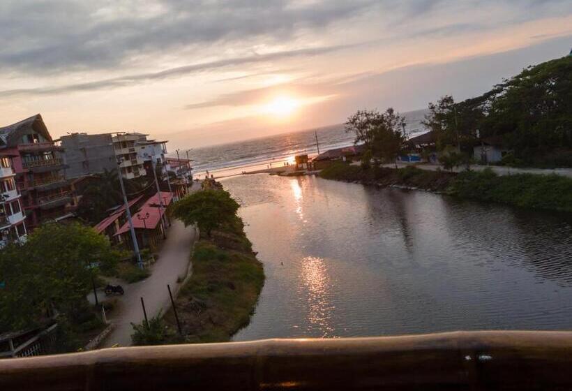 Отель Sol Y Playa Montañita