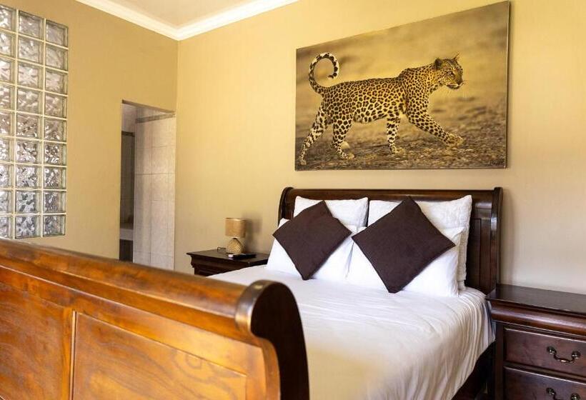 פנסיון Ikhutse Manor Guesthouse