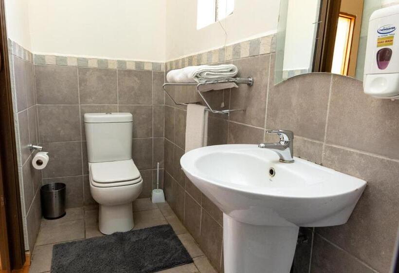 פנסיון Ikhutse Manor Guesthouse