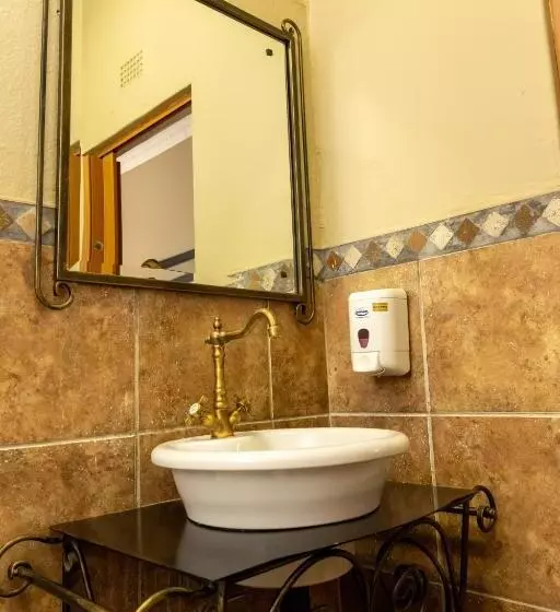 ペンション Ikhutse Manor Guesthouse
