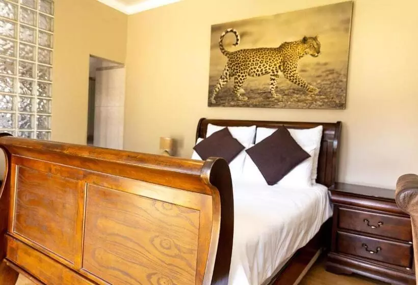 ペンション Ikhutse Manor Guesthouse