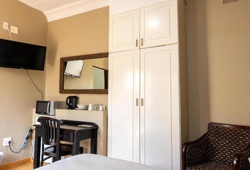 פנסיון Ikhutse Manor Guesthouse