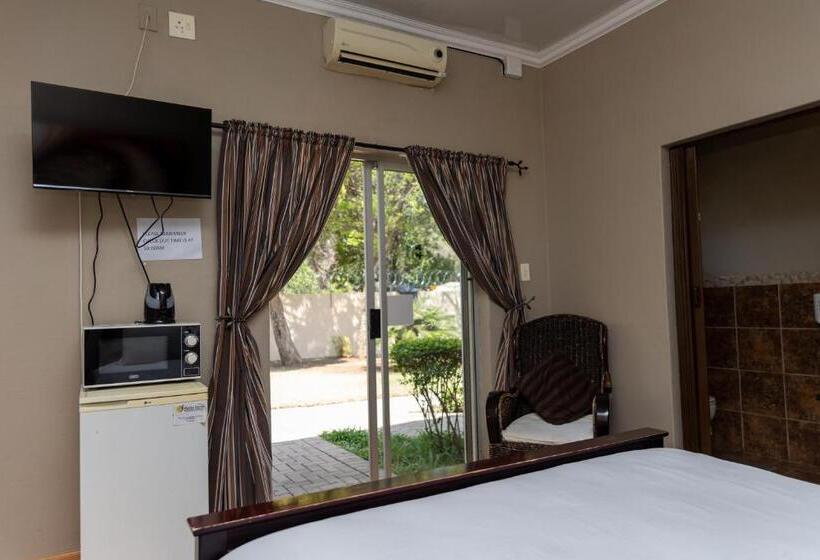 פנסיון Ikhutse Manor Guesthouse