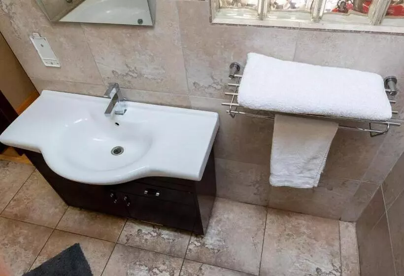 ペンション Ikhutse Manor Guesthouse