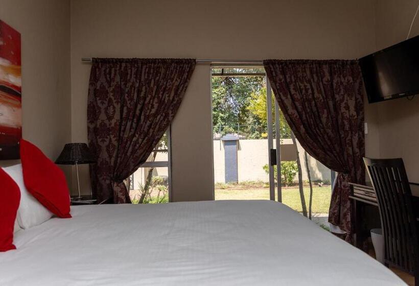 פנסיון Ikhutse Manor Guesthouse