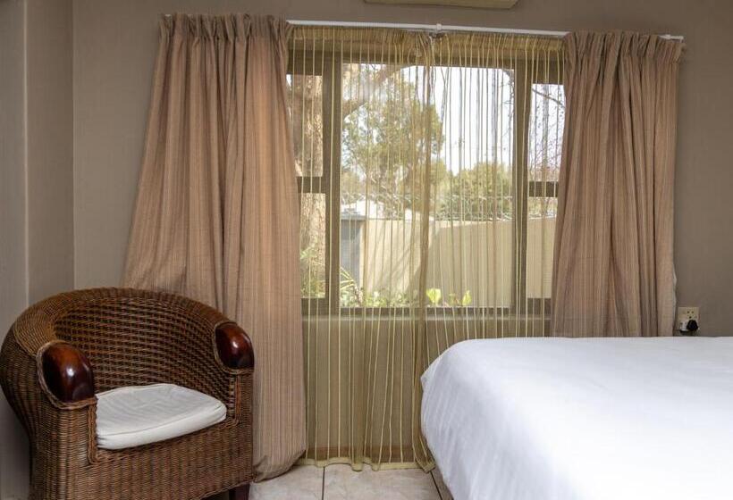 פנסיון Ikhutse Manor Guesthouse