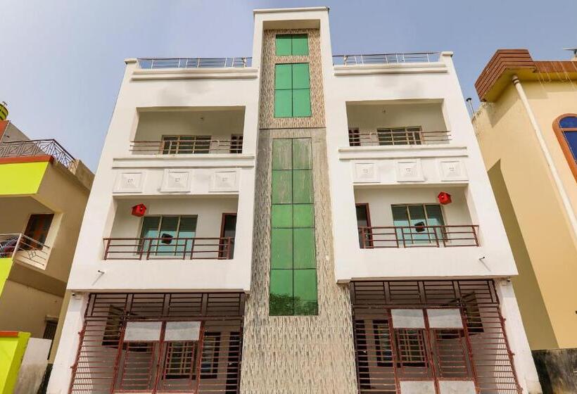 ホテル Oyo 83895 Saket Homes