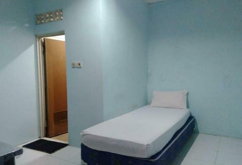 Hotel Oyo 90766 Gardenia Boarding House