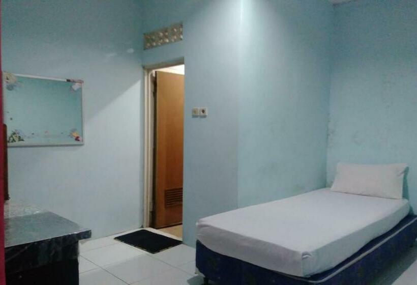 Hotel Oyo 90766 Gardenia Boarding House