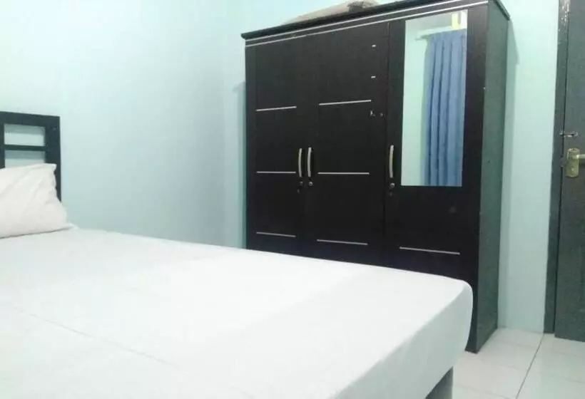 Hotelli Oyo 90766 Gardenia Boarding House