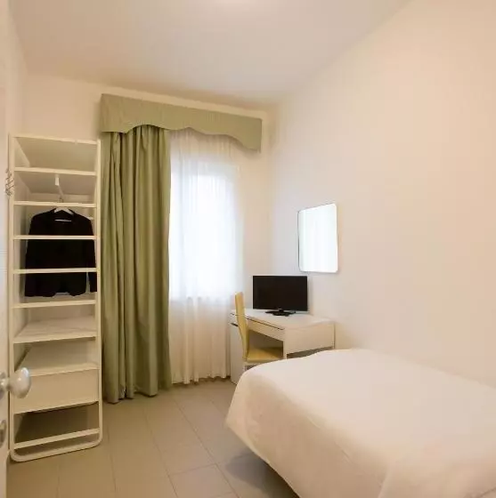 هتل Villa Nazareth Fermo