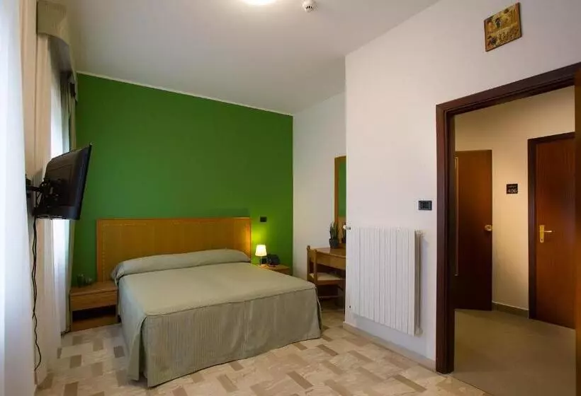 هتل Villa Nazareth Fermo