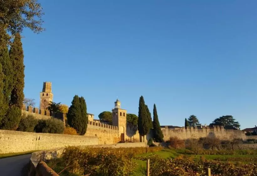 ベッドアンドブレックファースト Pie Castello