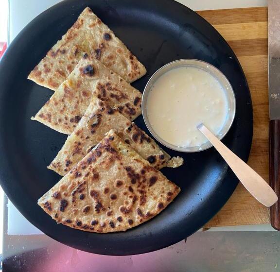 Отель Gud Chah Cafe & Homestay