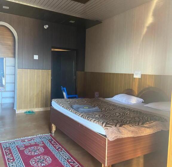 Отель Gud Chah Cafe & Homestay