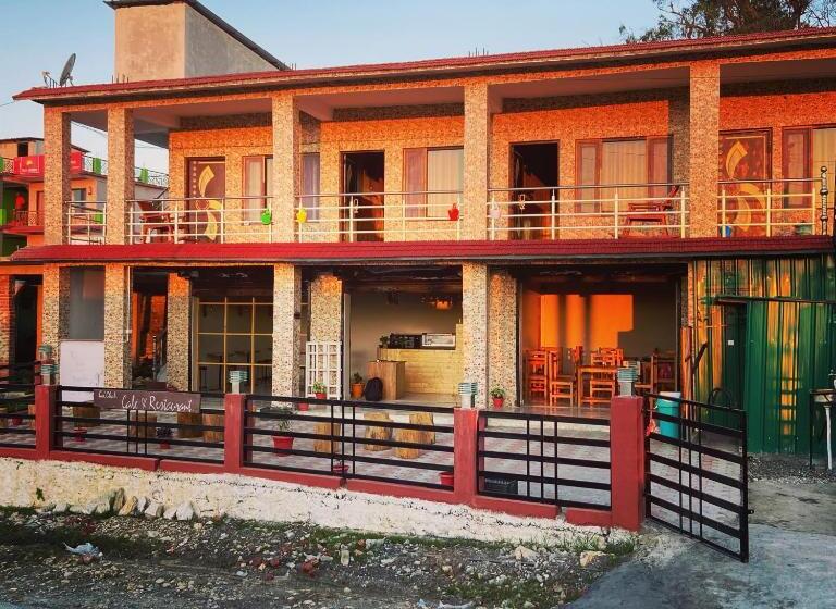 Отель Gud Chah Cafe & Homestay