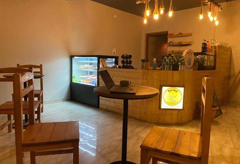 Отель Gud Chah Cafe & Homestay