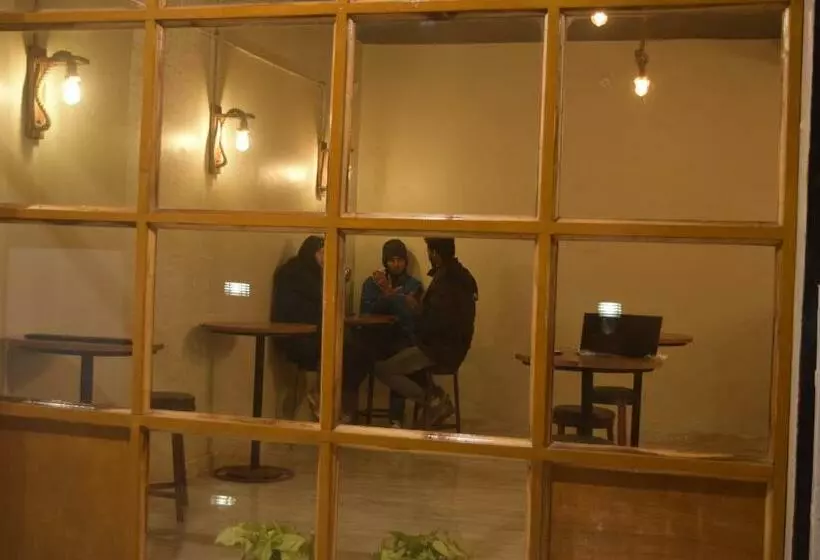 Hotelli Gud Chah Cafe & Homestay