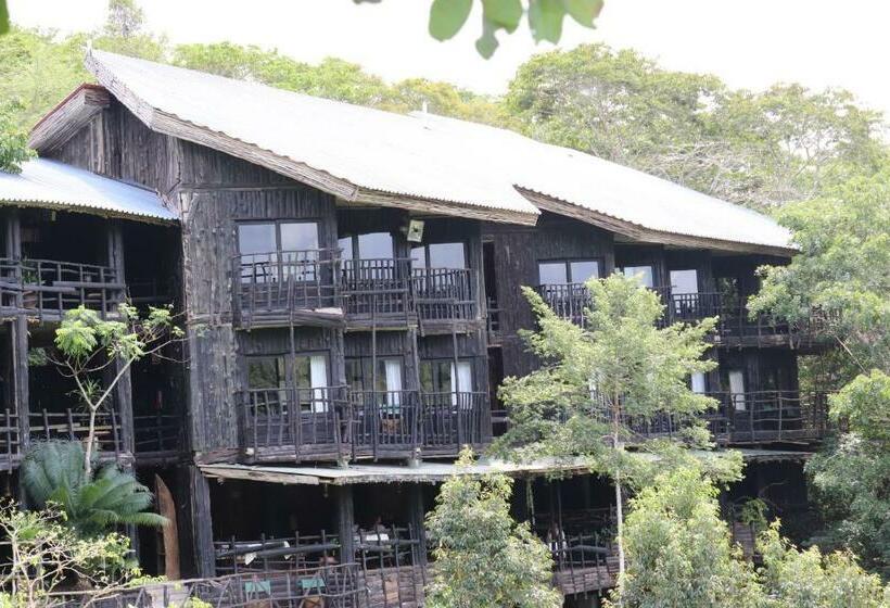 هتل Shimba Hills Lodge