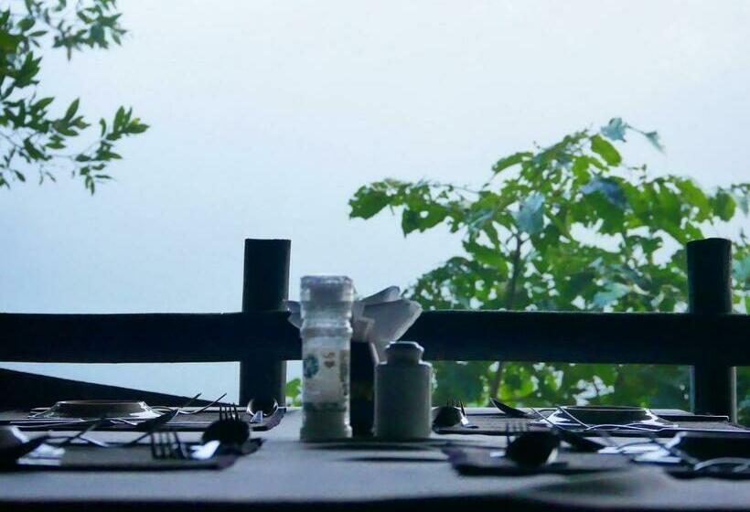 هتل Shimba Hills Lodge