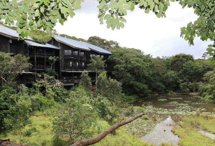 هتل Shimba Hills Lodge