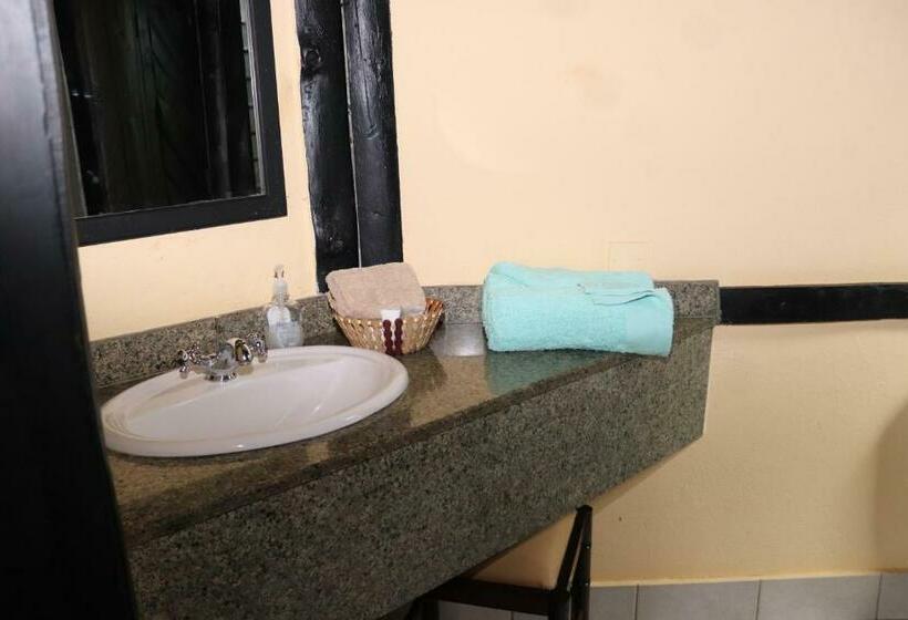 هتل Shimba Hills Lodge