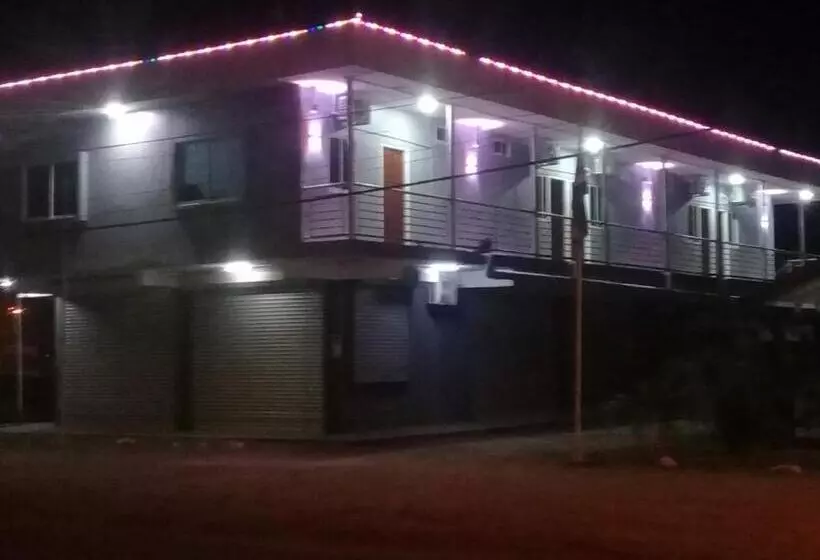 پانسیون Douglas Airport Guesthouse