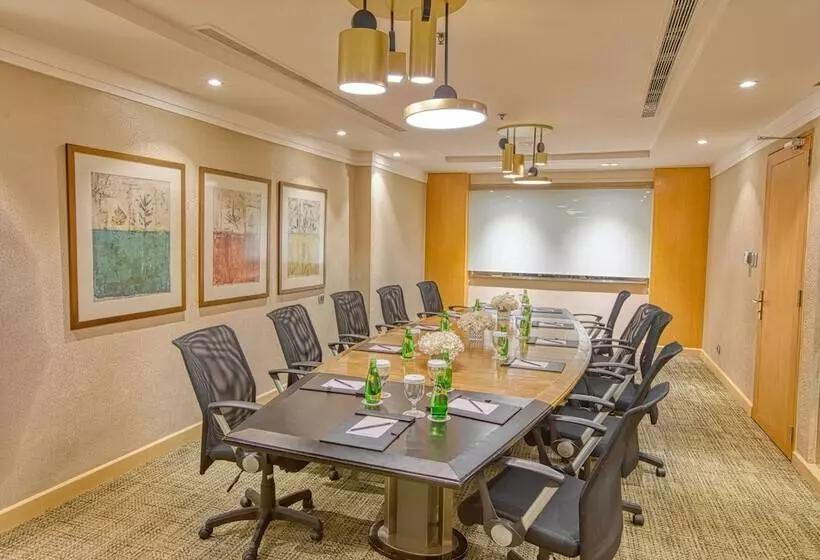 Отель Eastwood Richmonde