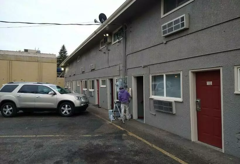 Highway Motel