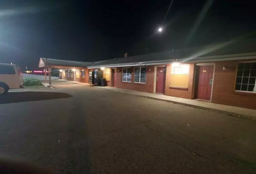 Highway Motel