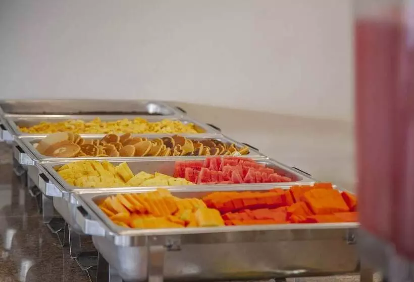 ホテル Mayev Express