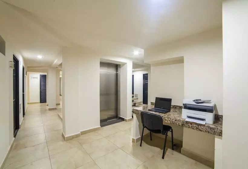 ホテル Mayev Express