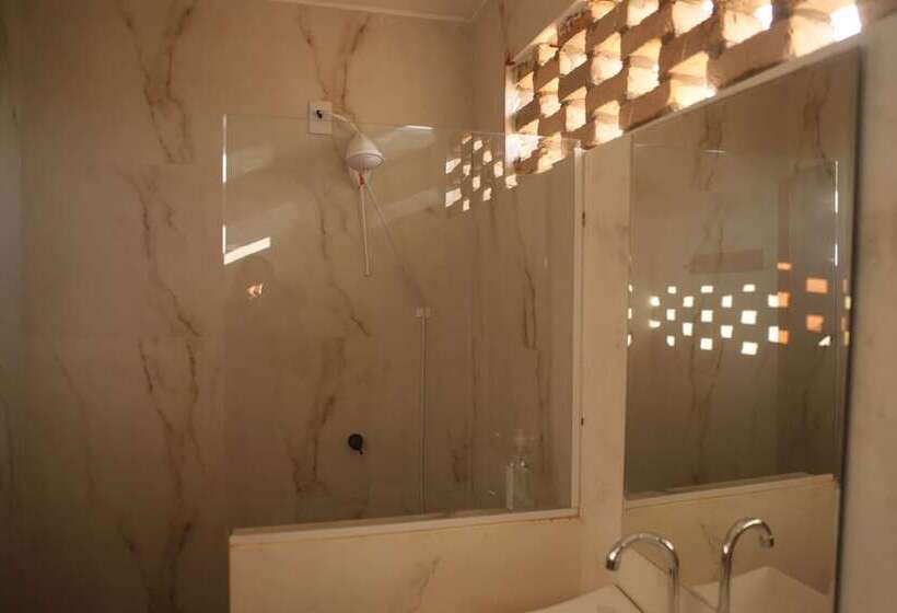 هتل Zero Meia Um Pousada