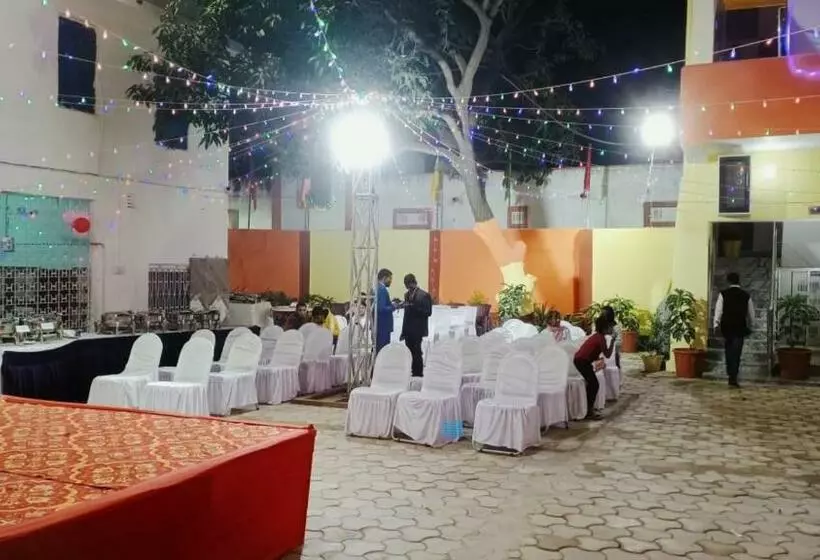 Hotelli Anand Lok Vatika