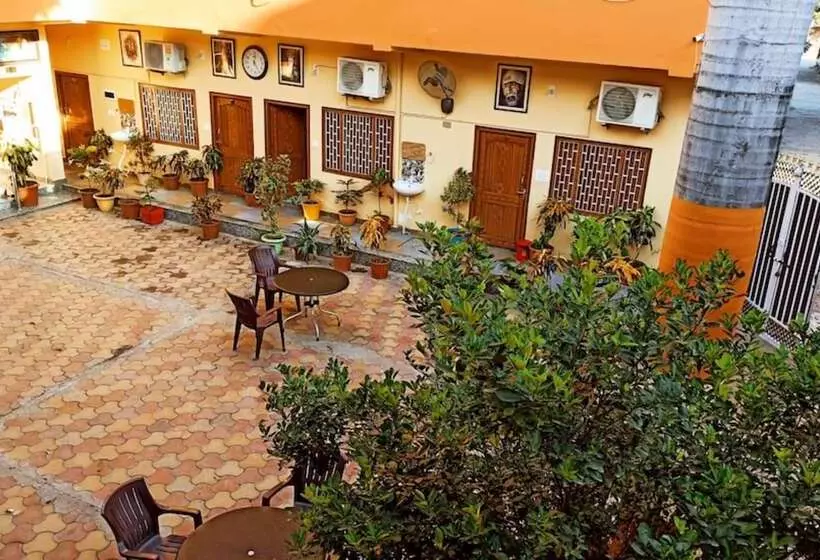 Hotelli Anand Lok Vatika