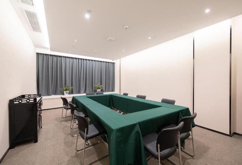 Atour Hotel Wuhan Jinyin Lake