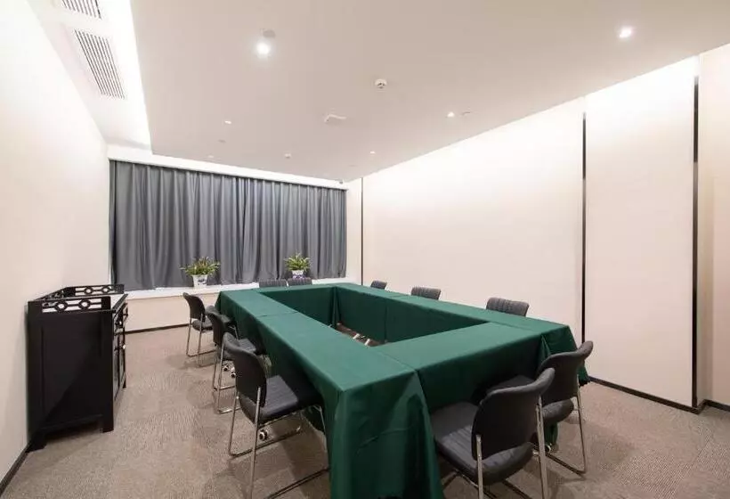 Atour Hotel Wuhan Jinyin Lake